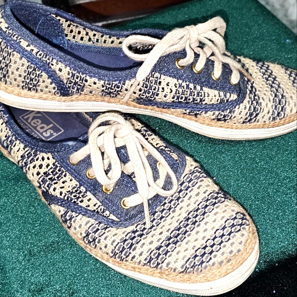 KEDS womens 7.5 mesh shoe